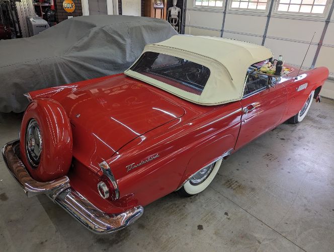 Ford-Thunderbird-1956-Bright-RedWhite-Top-BlackWhite-4