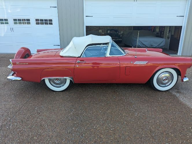 Ford-Thunderbird-1956-Bright-RedWhite-Top-BlackWhite-5