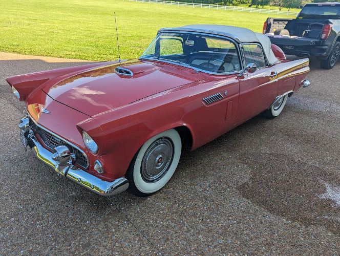 Ford-Thunderbird-1956-Bright-RedWhite-Top-BlackWhite