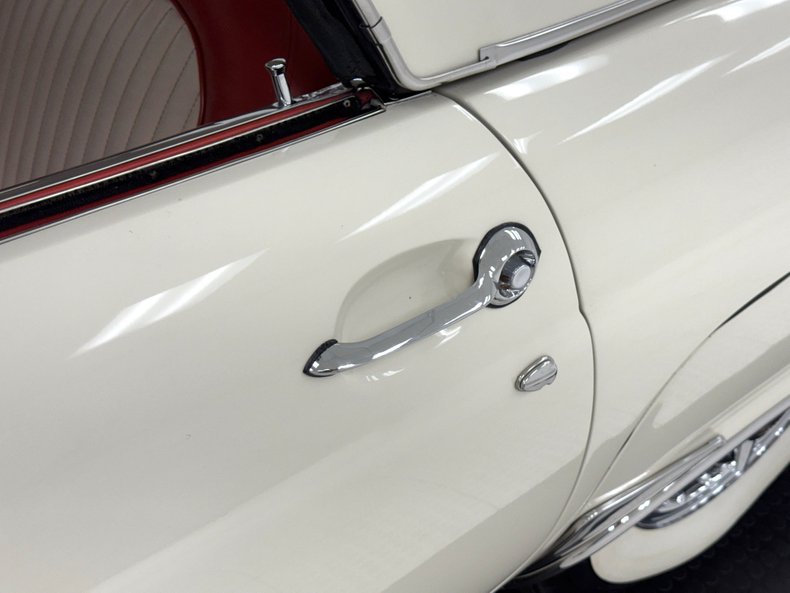 Ford-Thunderbird-1956-Colonial-White-Red-28