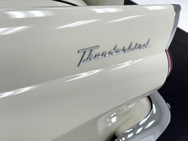 Ford-Thunderbird-1956-Colonial-White-Red-30