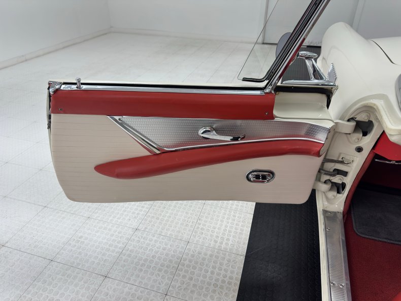 Ford-Thunderbird-1956-Colonial-White-Red-44