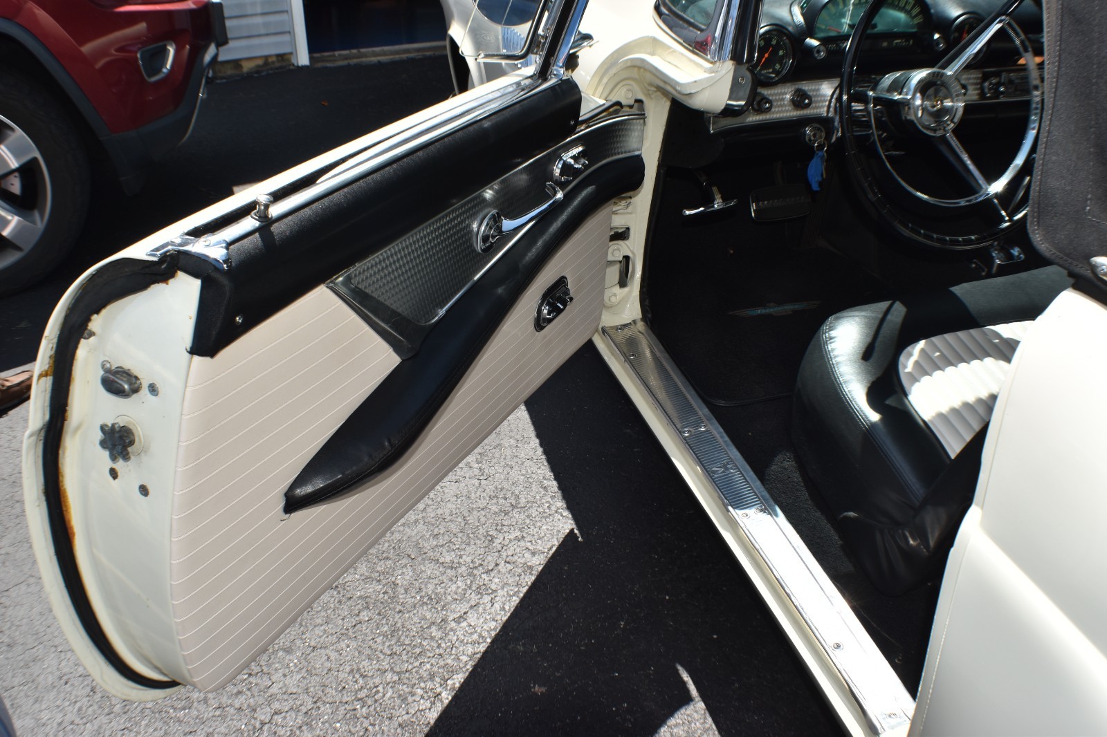 Ford-Thunderbird-1956-Convertible-15
