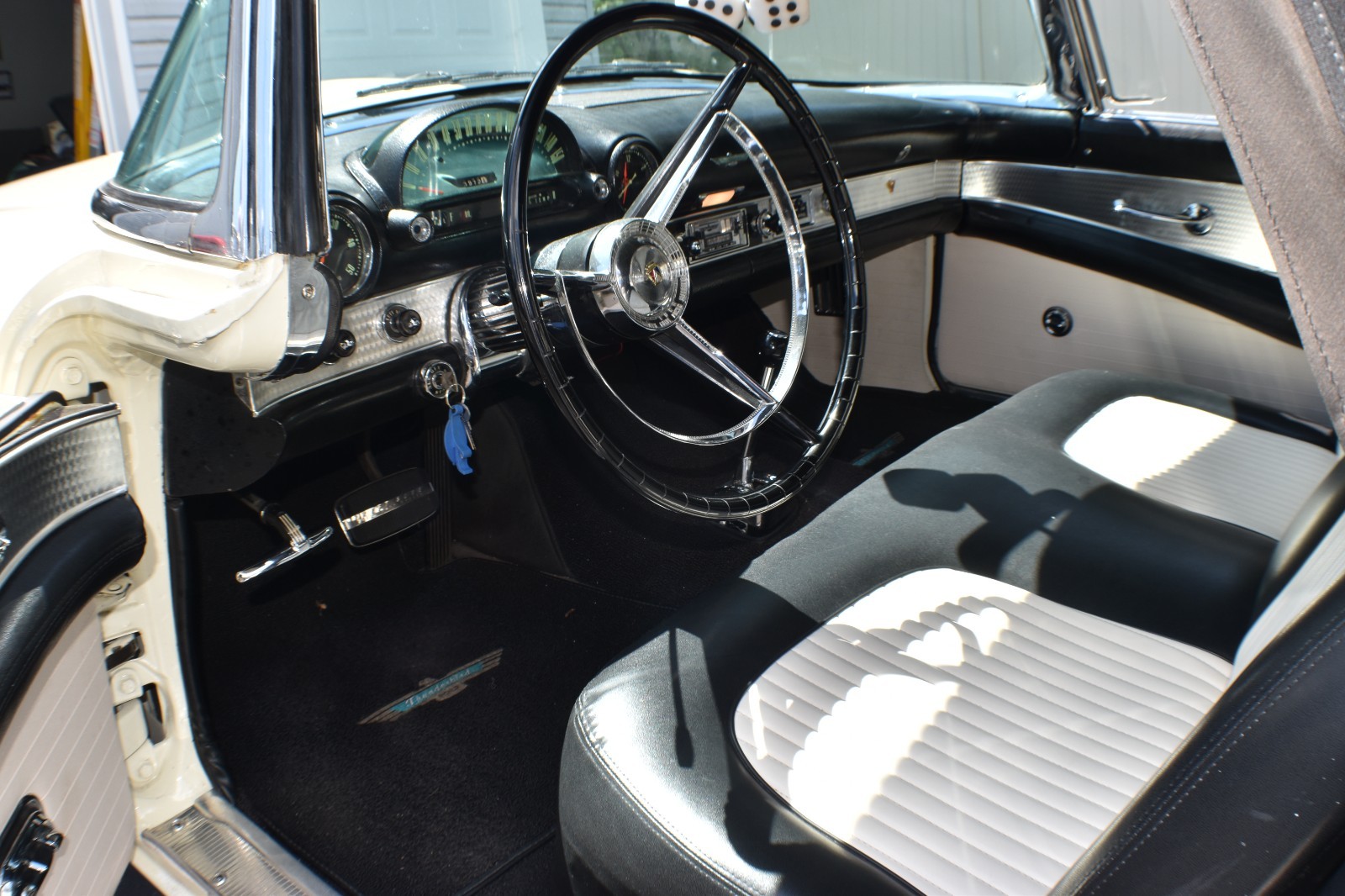 Ford-Thunderbird-1956-Convertible-16