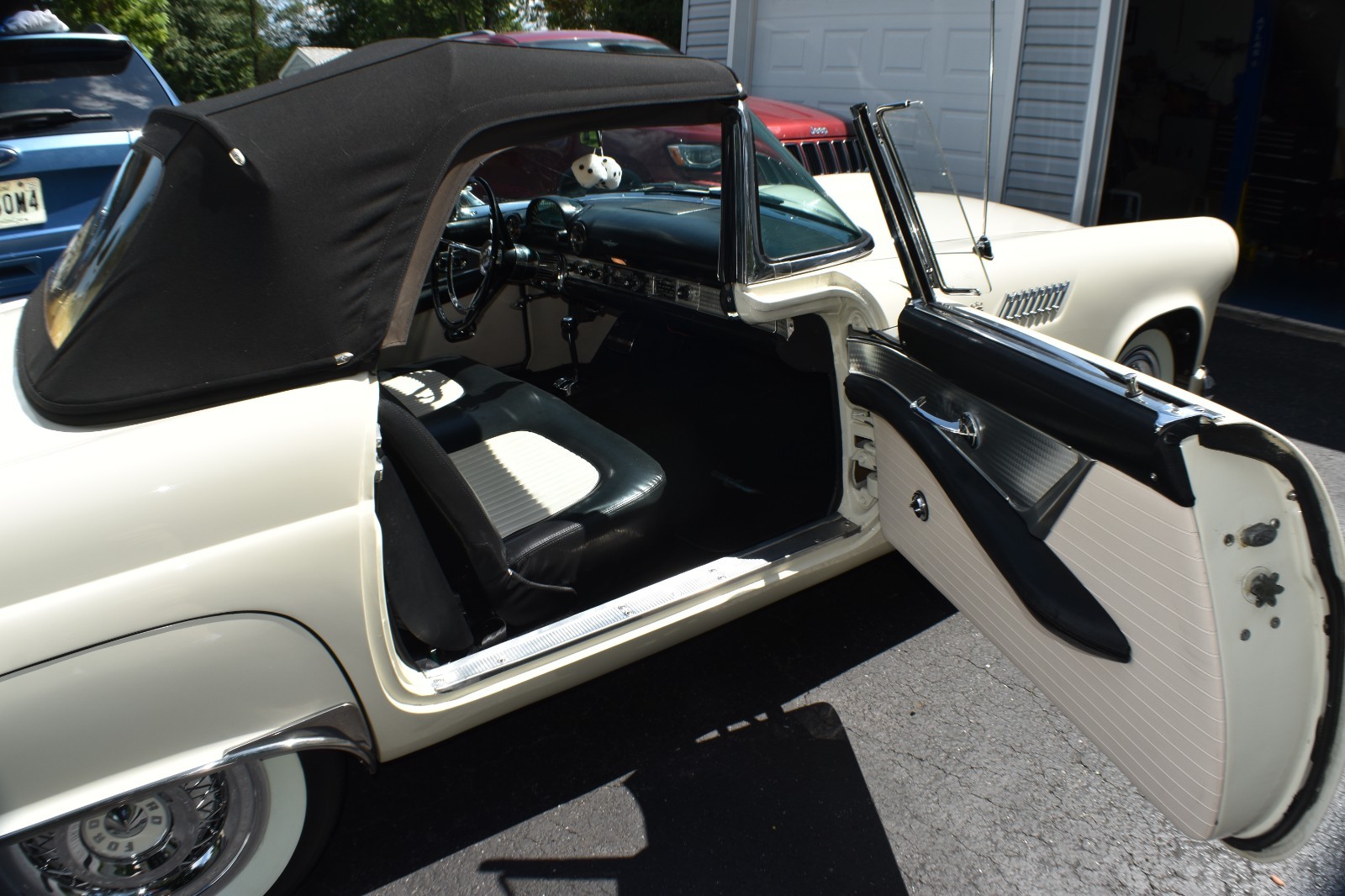 Ford-Thunderbird-1956-Convertible-20