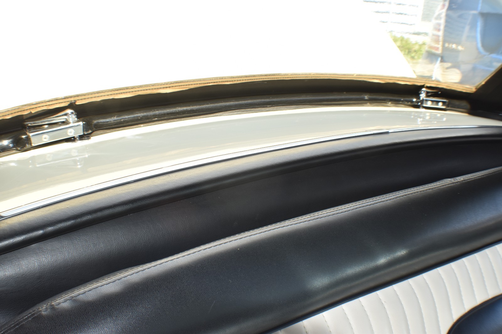 Ford-Thunderbird-1956-Convertible-24
