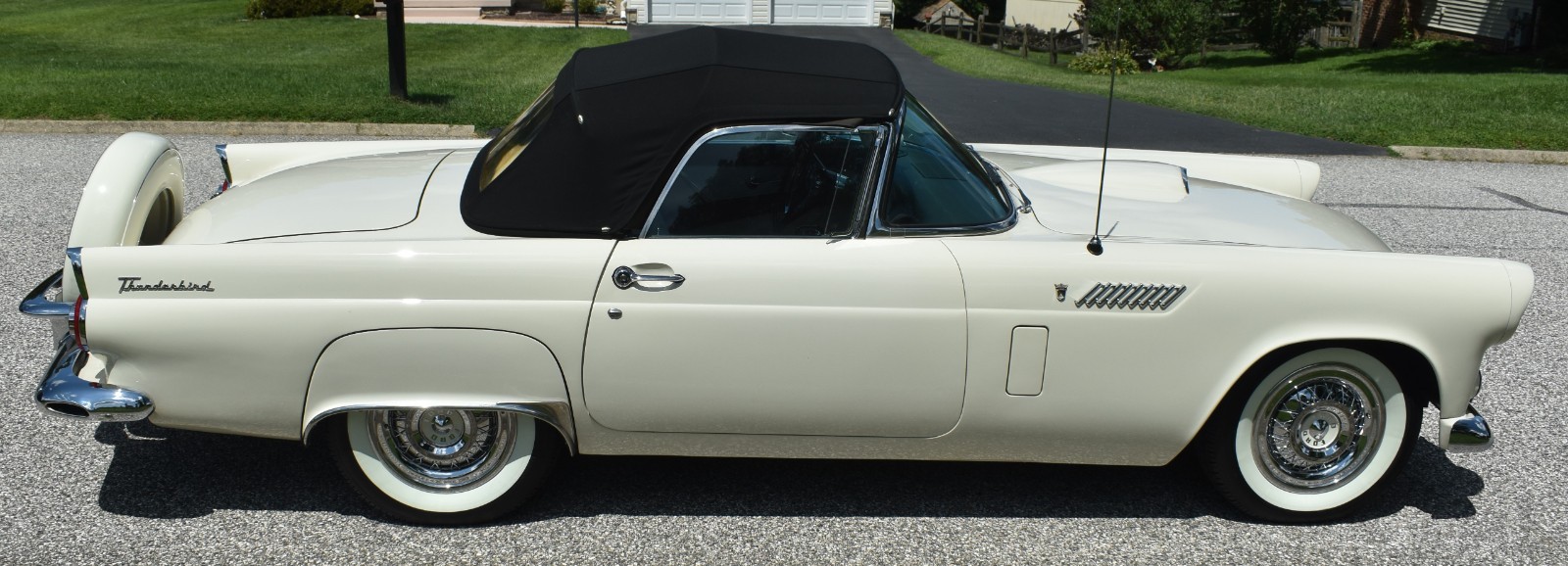 Ford-Thunderbird-1956-Convertible-4