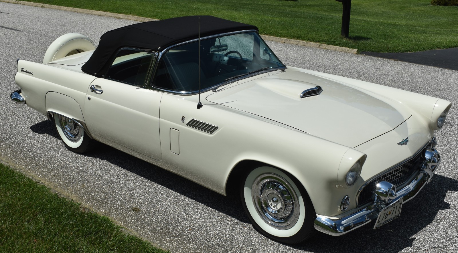 Ford-Thunderbird-1956-Convertible-5