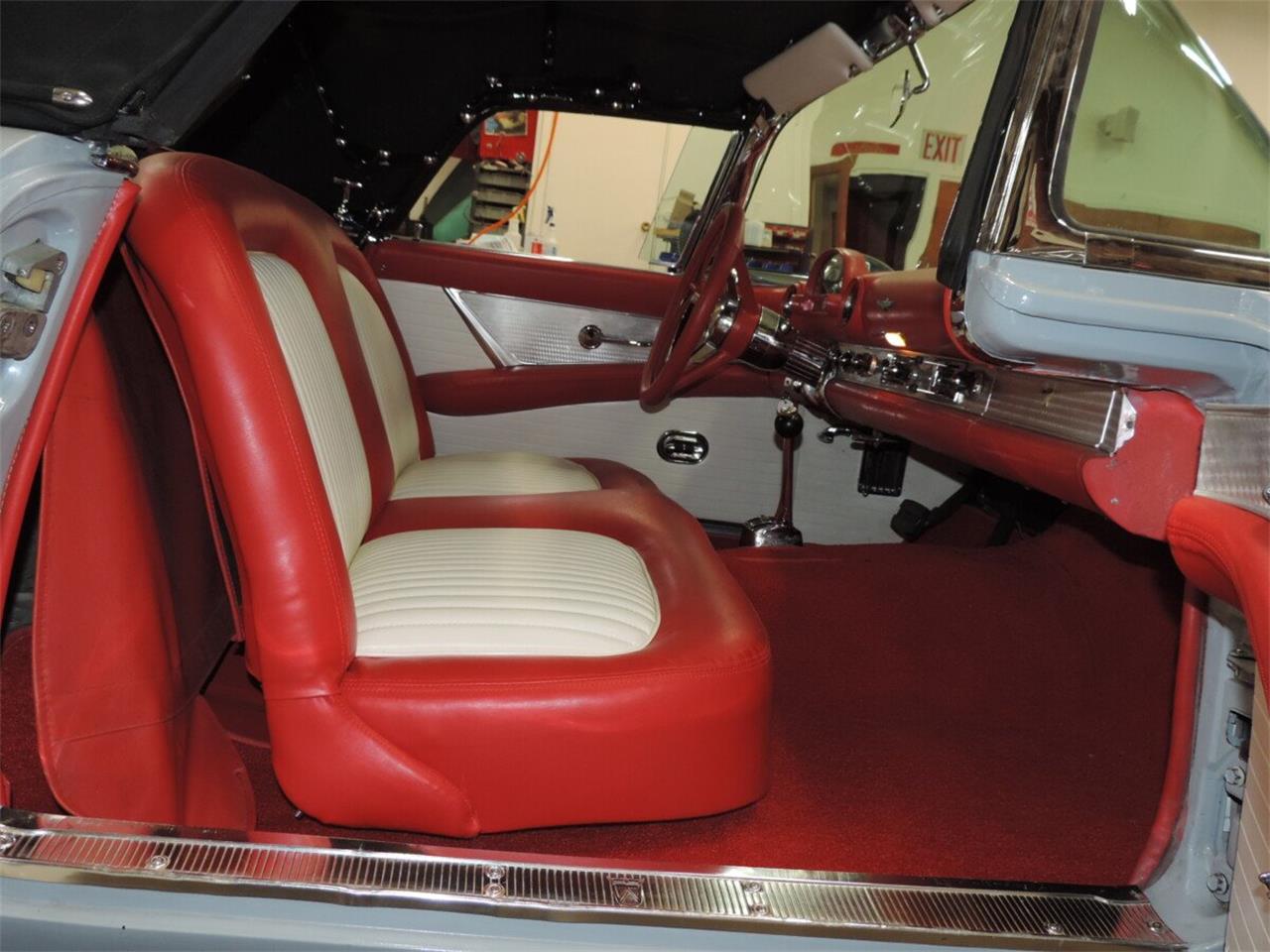 Ford-Thunderbird-1956-Navajo-Gray-RedWhite-18