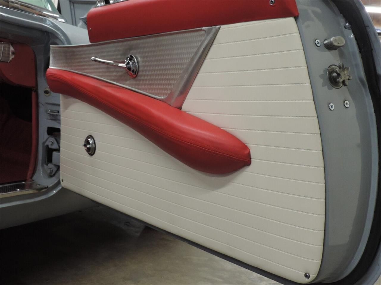 Ford-Thunderbird-1956-Navajo-Gray-RedWhite-19