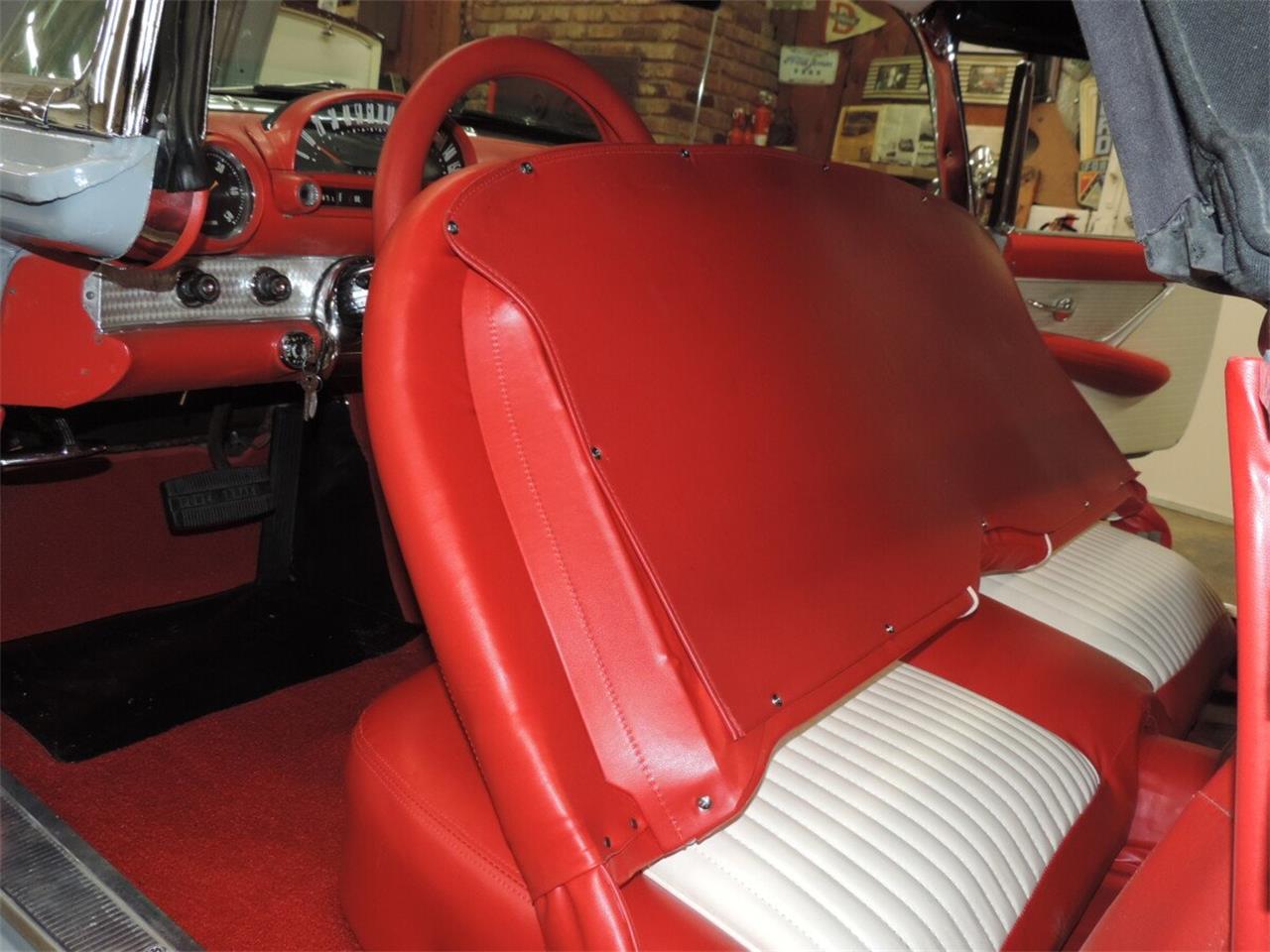 Ford-Thunderbird-1956-Navajo-Gray-RedWhite-20