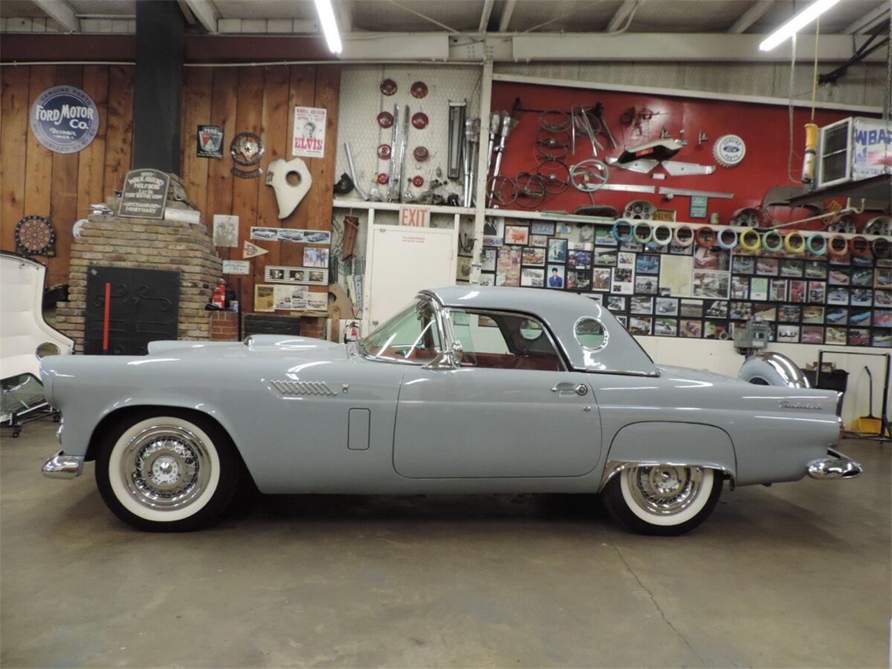 Ford-Thunderbird-1956-Navajo-Gray-RedWhite-21