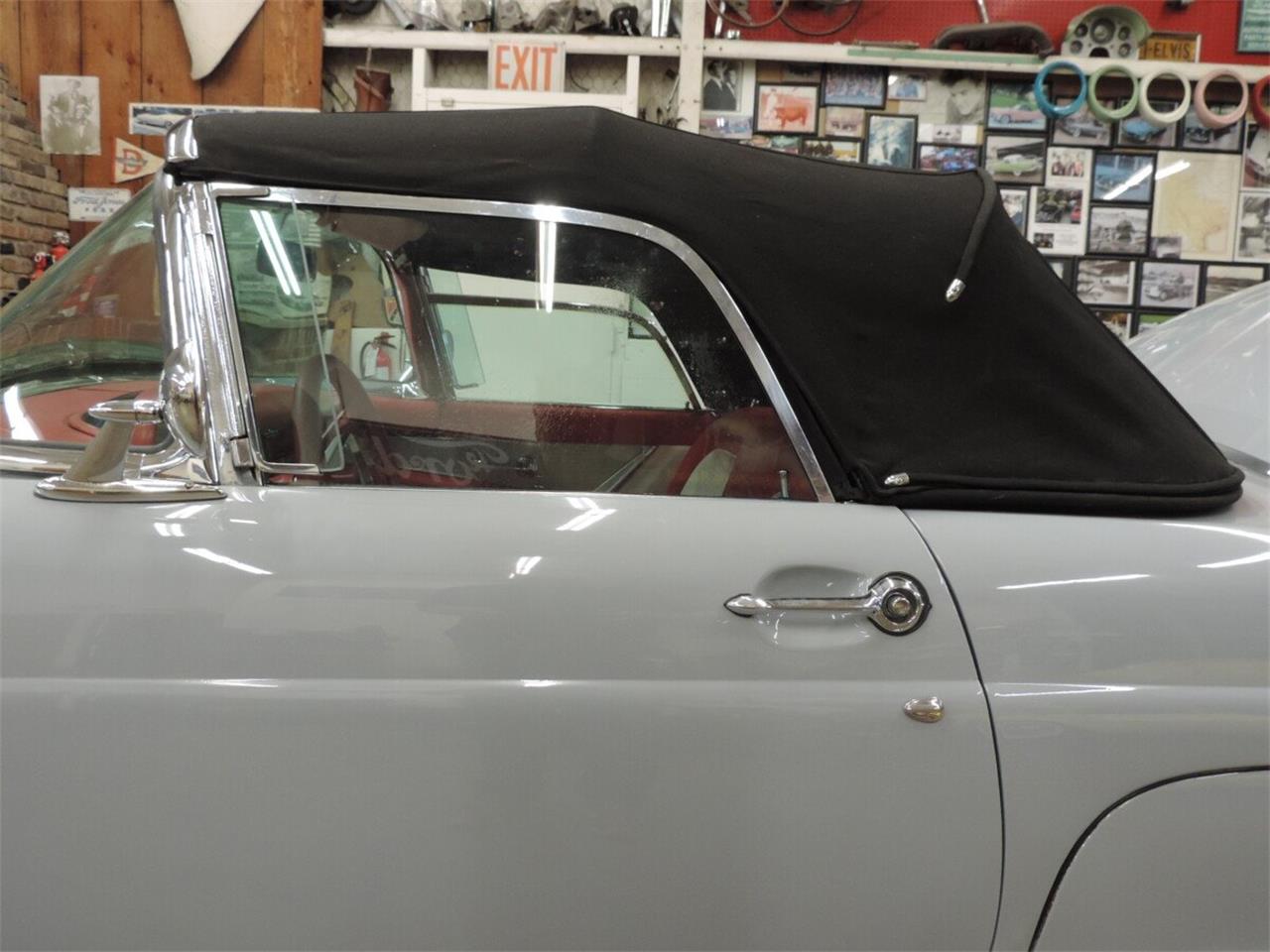 Ford-Thunderbird-1956-Navajo-Gray-RedWhite-22