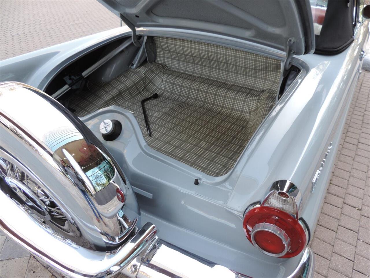 Ford-Thunderbird-1956-Navajo-Gray-RedWhite-29
