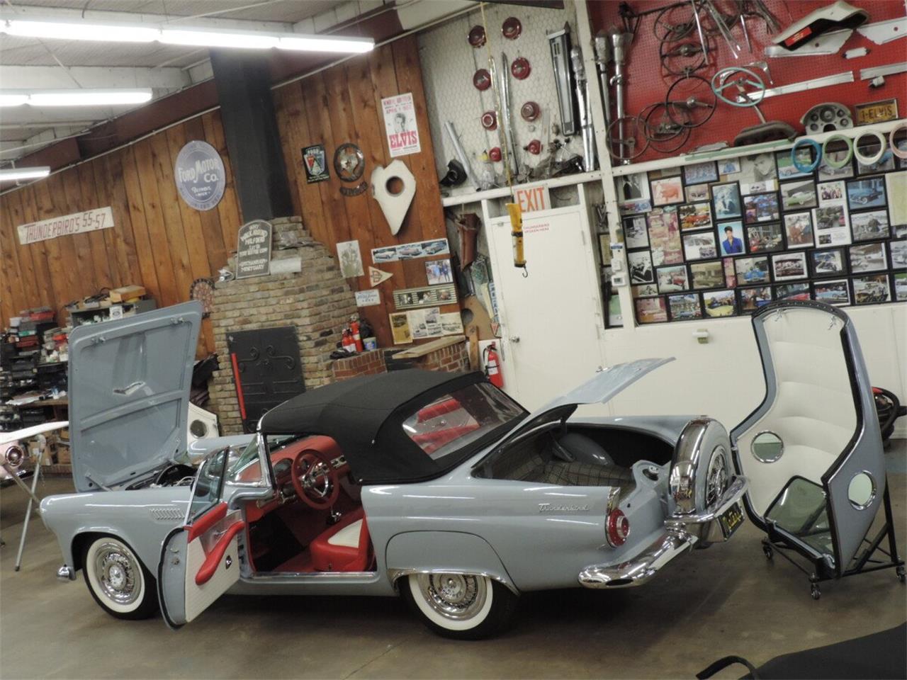 Ford-Thunderbird-1956-Navajo-Gray-RedWhite-31