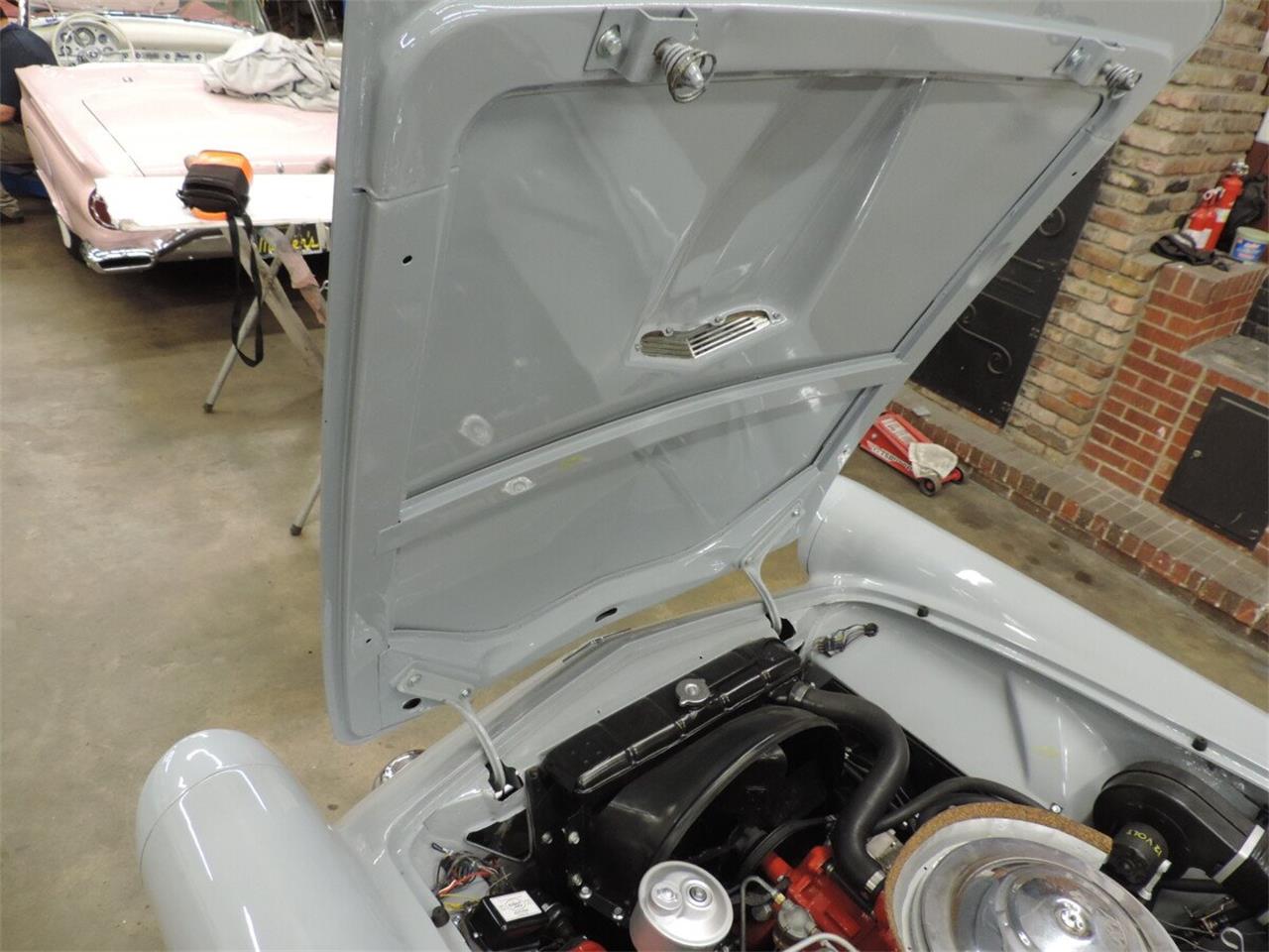 Ford-Thunderbird-1956-Navajo-Gray-RedWhite-6