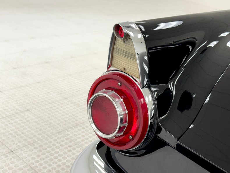 Ford-Thunderbird-1956-Raven-Black-Peacock-Blue-20