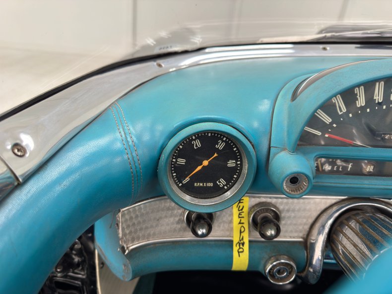 Ford-Thunderbird-1956-Raven-Black-Peacock-Blue-32