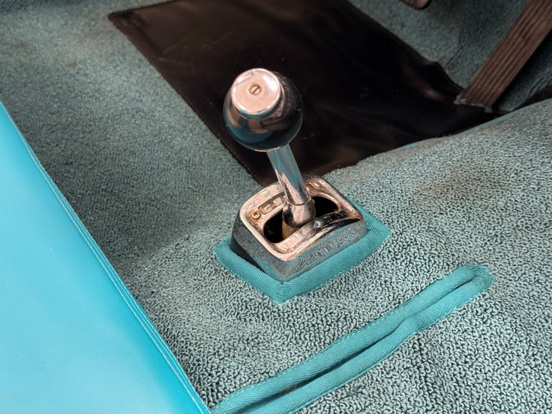 Ford-Thunderbird-1956-Raven-Black-Peacock-Blue-35