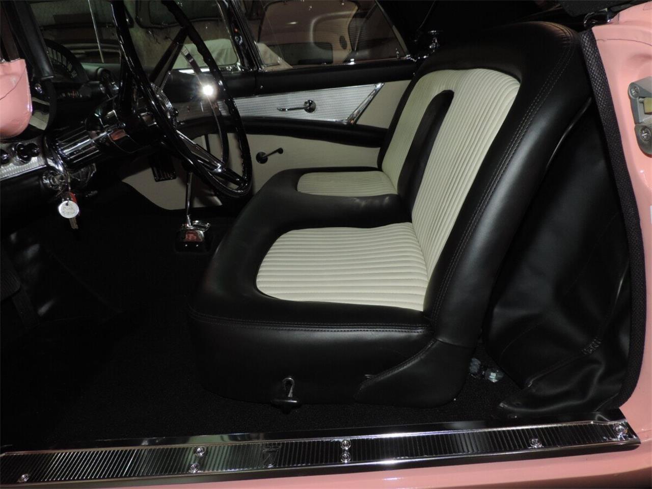 Ford-Thunderbird-1956-Sunset-Coral-BlackWhite-13