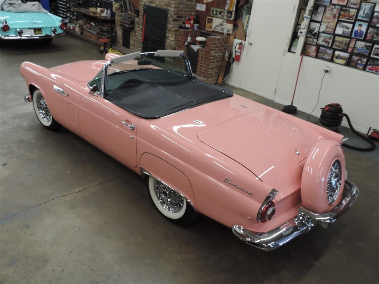 Ford-Thunderbird-1956-Sunset-Coral-BlackWhite-2