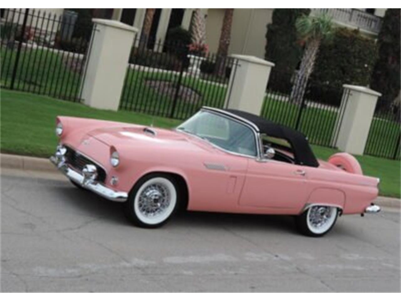 Ford-Thunderbird-1956-Sunset-Coral-BlackWhite-20