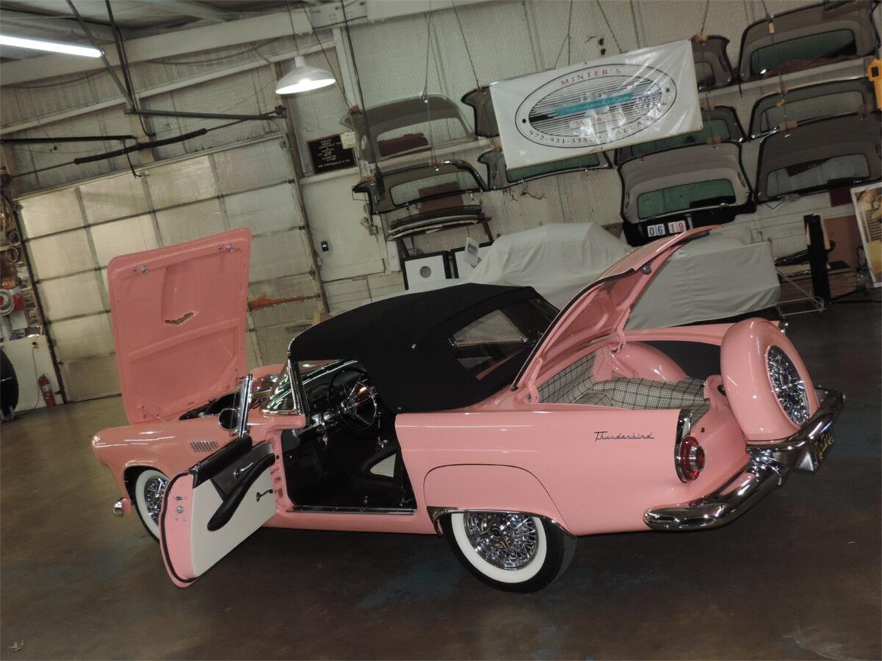 Ford-Thunderbird-1956-Sunset-Coral-BlackWhite-26