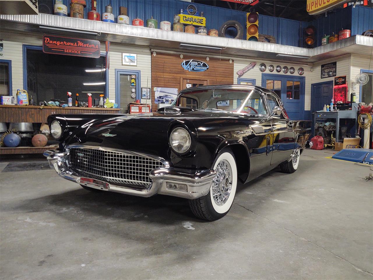 Ford-Thunderbird-1957-Black-Red-1