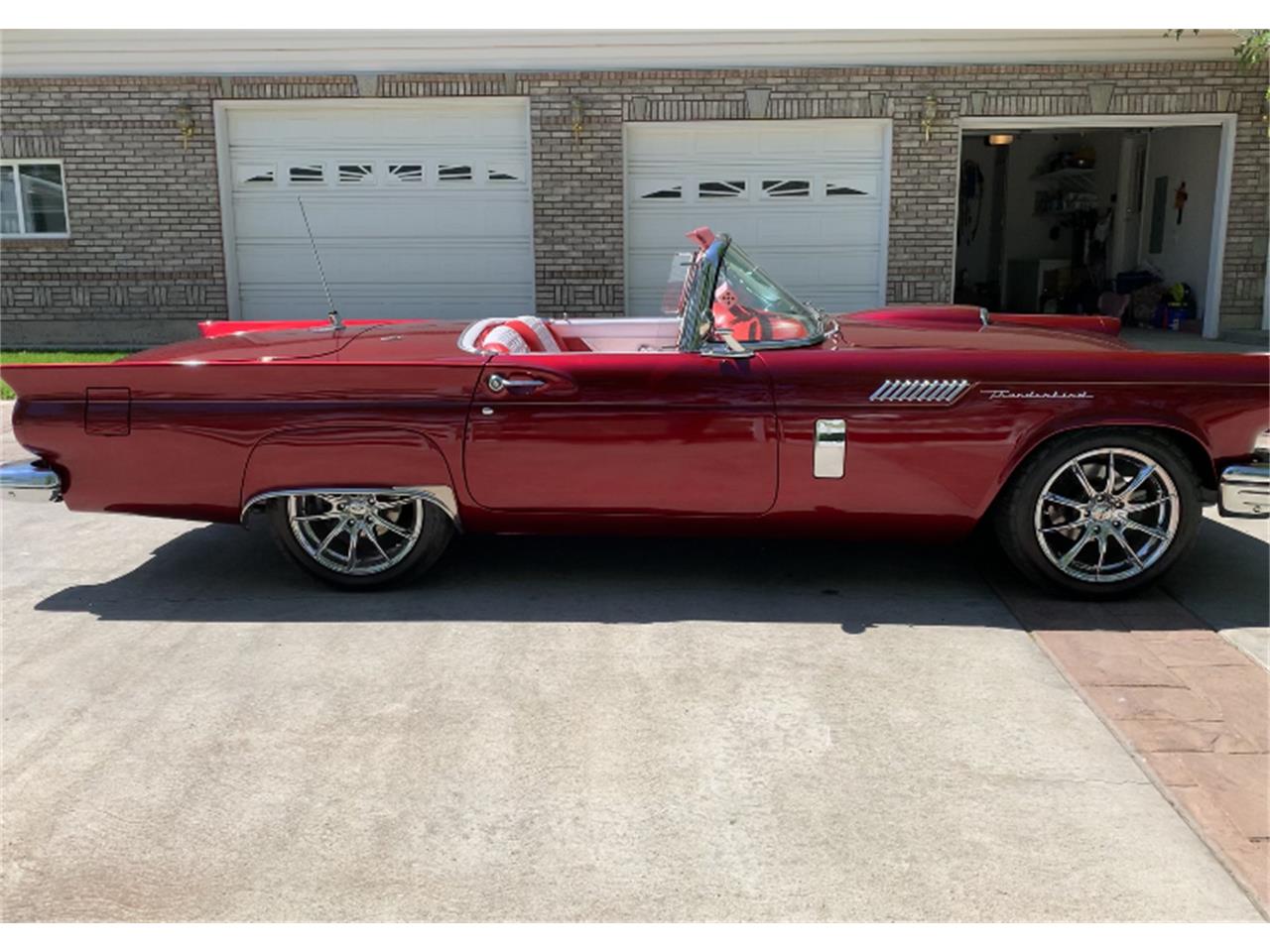 Ford-Thunderbird-1957-Candy-apple-red-White-and-red-16