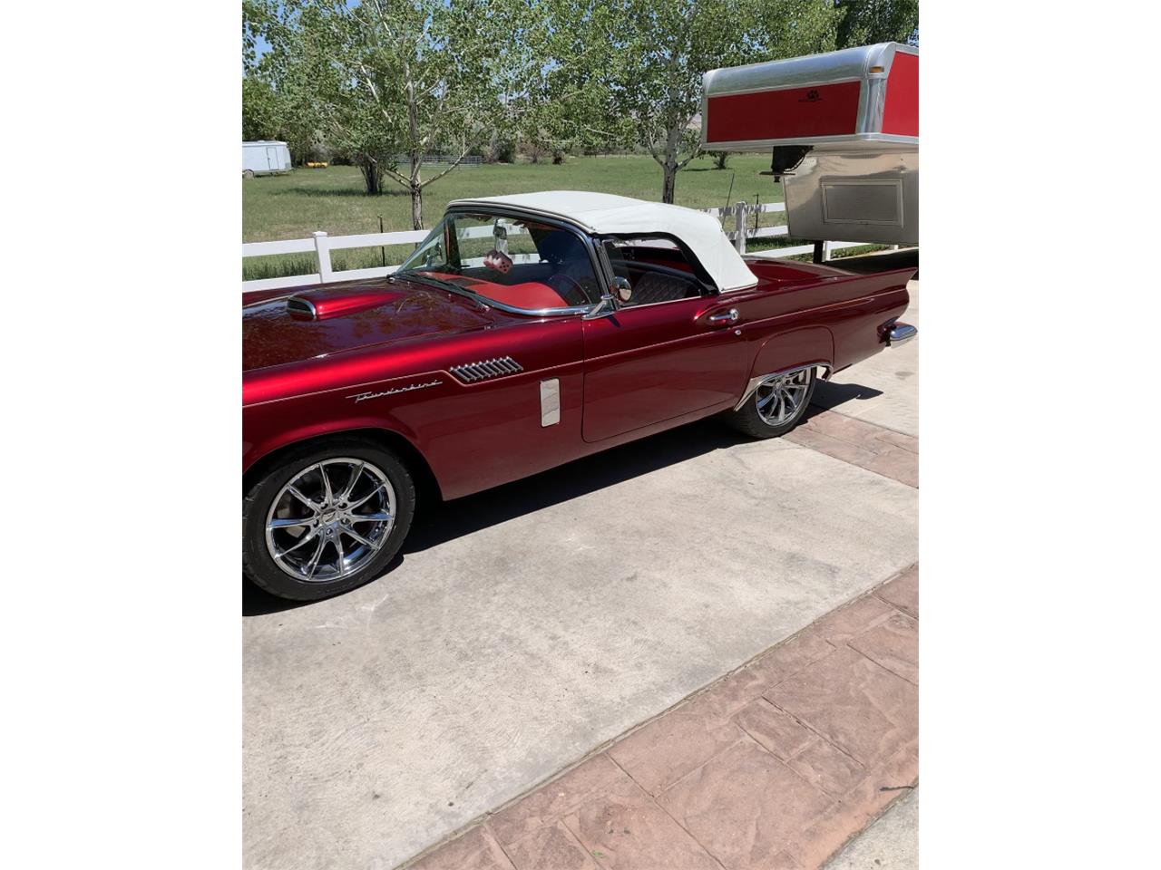 Ford-Thunderbird-1957-Candy-apple-red-White-and-red-21