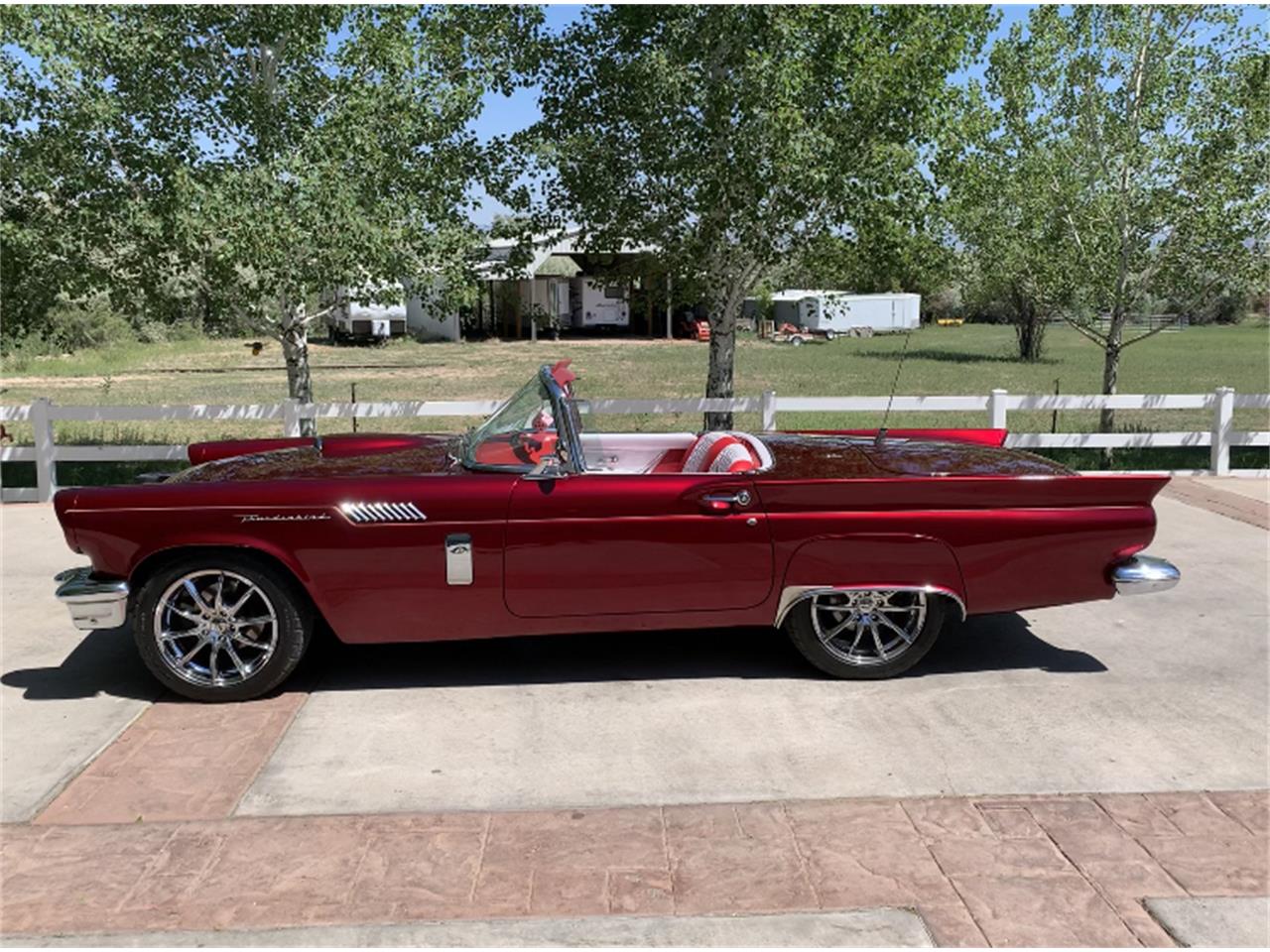Ford-Thunderbird-1957-Candy-apple-red-White-and-red-6