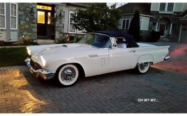 Ford-Thunderbird-1957-Colonial-White-Navy-Blue-10