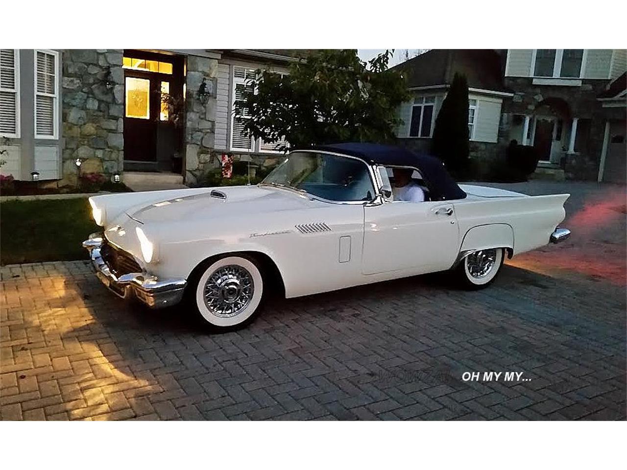 Ford-Thunderbird-1957-Colonial-White-Navy-Blue-10