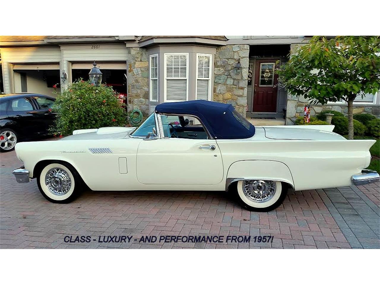 Ford-Thunderbird-1957-Colonial-White-Navy-Blue-11