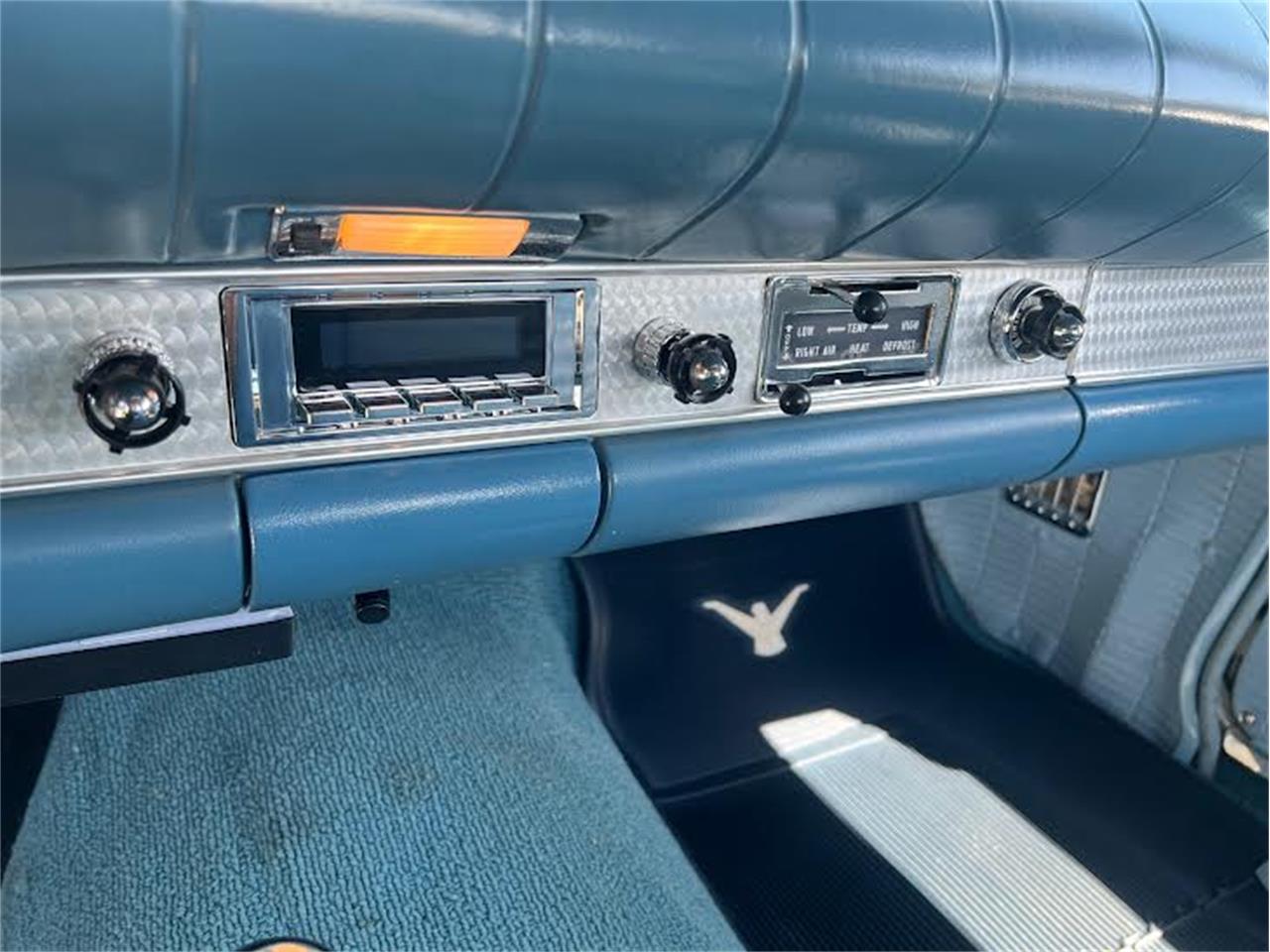 Ford-Thunderbird-1957-Colonial-White-Navy-Blue-14