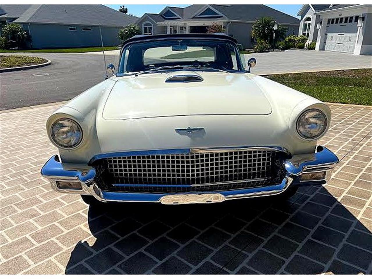 Ford-Thunderbird-1957-Colonial-White-Navy-Blue-17