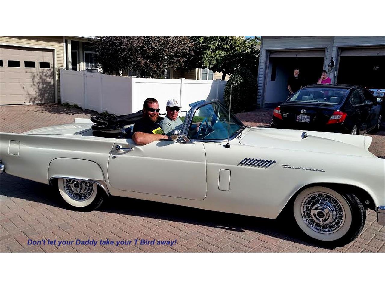 Ford-Thunderbird-1957-Colonial-White-Navy-Blue-18