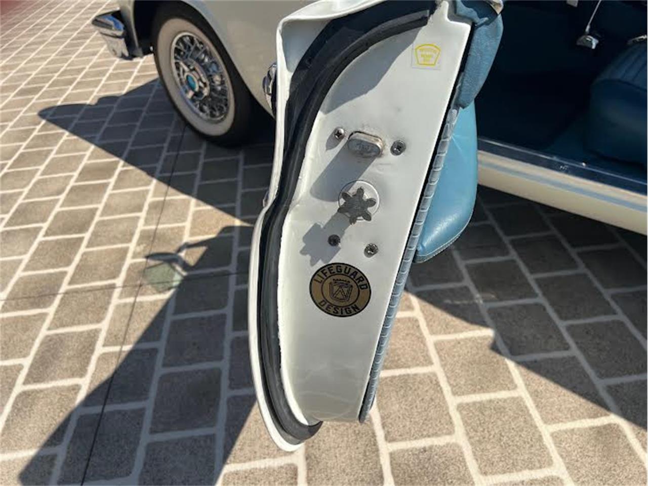 Ford-Thunderbird-1957-Colonial-White-Navy-Blue-21
