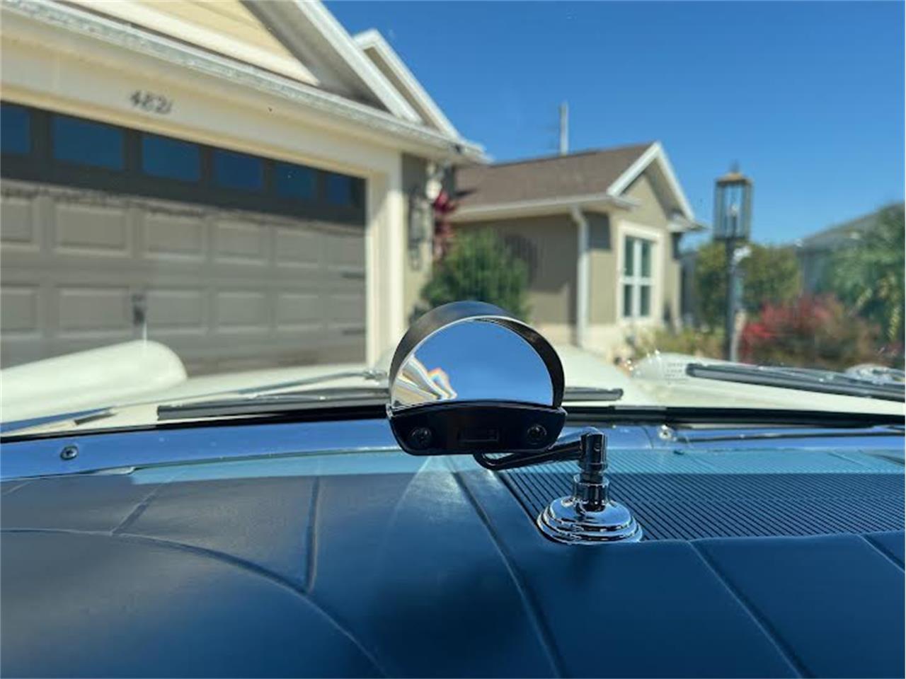 Ford-Thunderbird-1957-Colonial-White-Navy-Blue-23