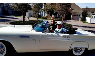 Ford-Thunderbird-1957-Colonial-White-Navy-Blue-25