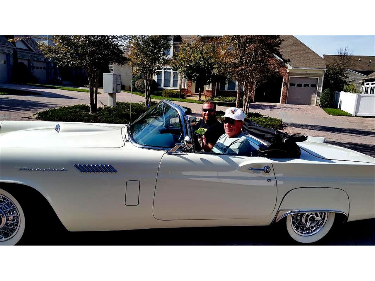 Ford-Thunderbird-1957-Colonial-White-Navy-Blue-25