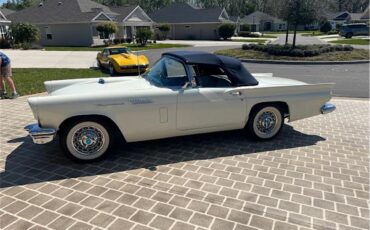 Ford-Thunderbird-1957-Colonial-White-Navy-Blue-26