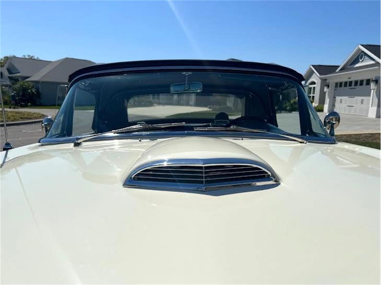 Ford-Thunderbird-1957-Colonial-White-Navy-Blue-31