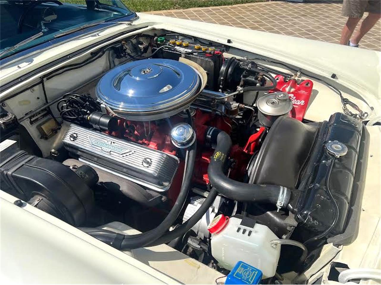 Ford-Thunderbird-1957-Colonial-White-Navy-Blue-34