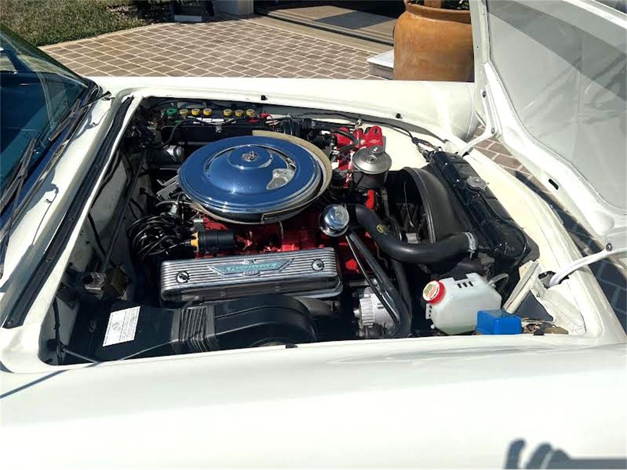 Ford-Thunderbird-1957-Colonial-White-Navy-Blue-35