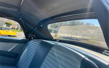 Ford-Thunderbird-1957-Colonial-White-Navy-Blue-4