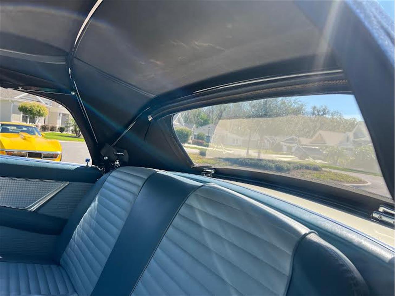 Ford-Thunderbird-1957-Colonial-White-Navy-Blue-4