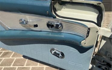 Ford-Thunderbird-1957-Colonial-White-Navy-Blue-8