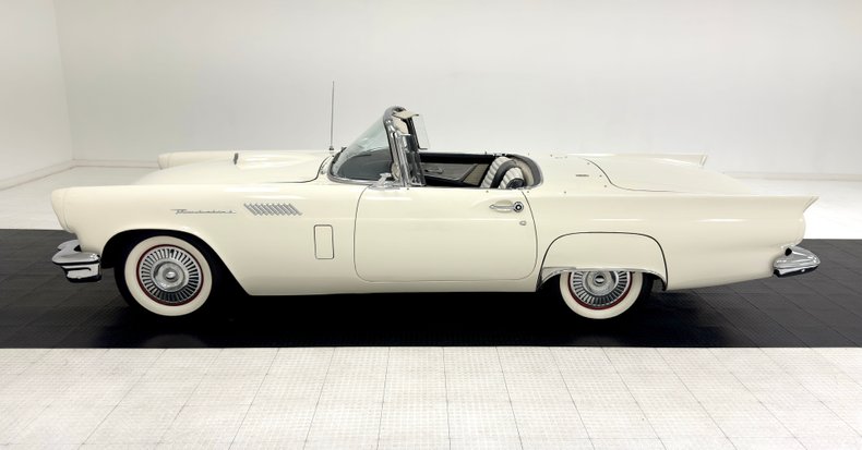 Ford-Thunderbird-1957-Colonial-White-Raven-Black-11