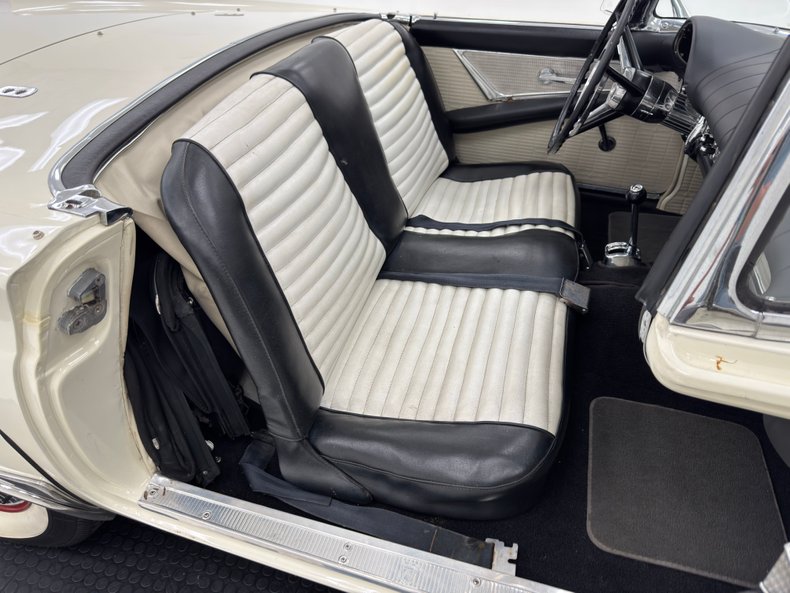 Ford-Thunderbird-1957-Colonial-White-Raven-Black-2